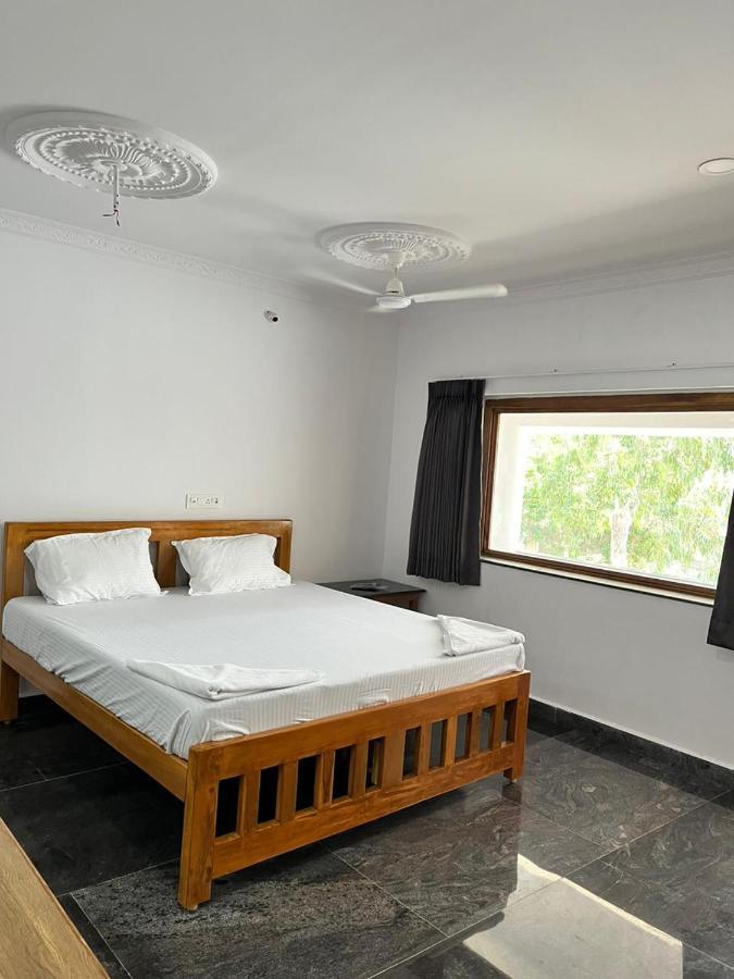 Anand Beach Guesthouse By Moonrocks Mahabalipuram Buitenkant foto